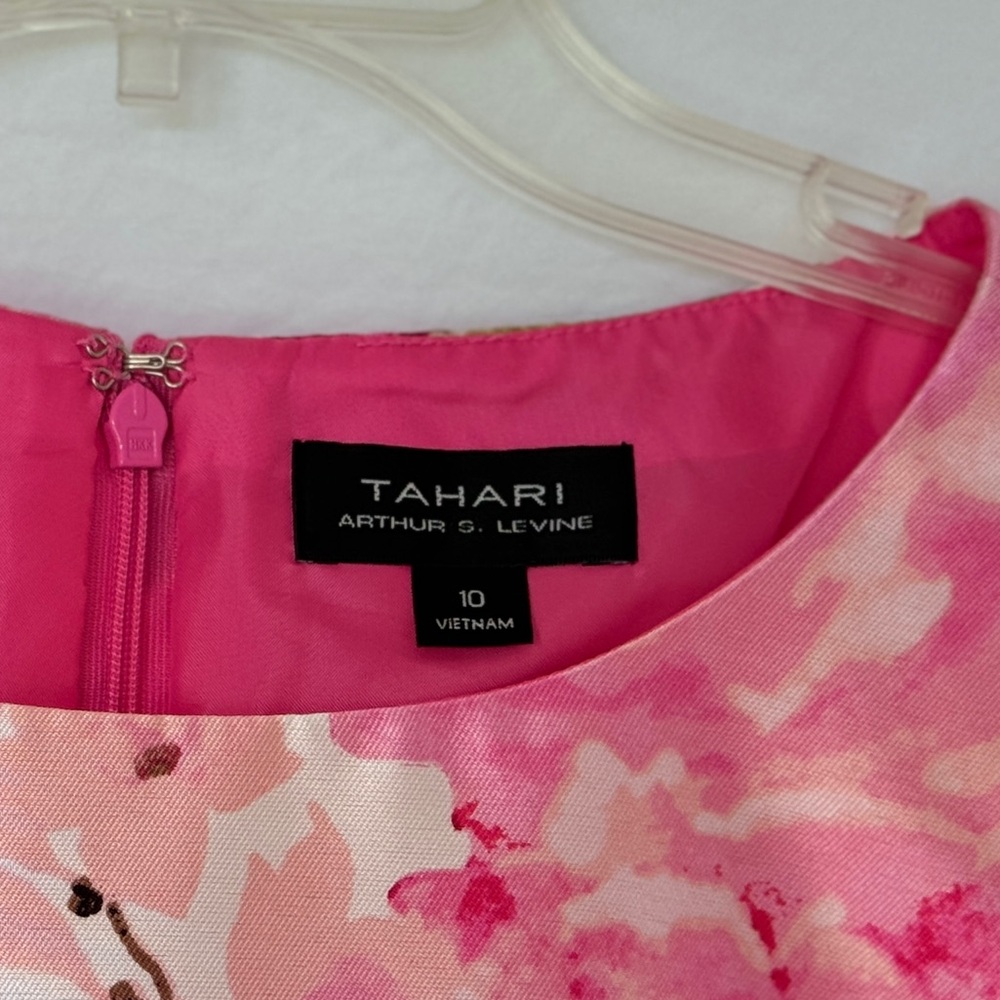 TAHARI - Picture 5 of 8